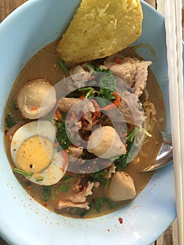 Noodle soup with chickhen