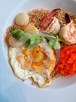 noodles fry on top with egg shrim