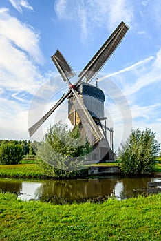 Noordeveldse Molen near the Dutch village of Dussen in full operation