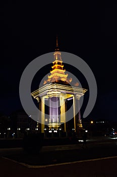 Norodom shihanouk king statue at night photo