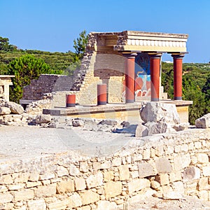 North Entrance with charging bull fresco and red columns, Knossos palace