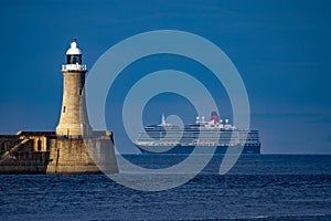 North Tyneside Lighthouse and Queen Victoria photo