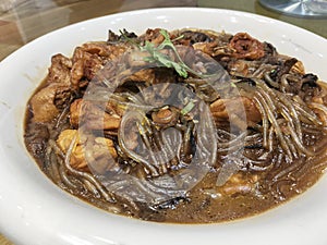 Northeastern Chinese cuisine, Braised chicken with forest mushrooms