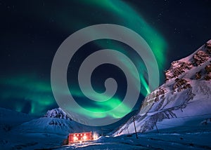 Northern lights in the mountains house of Svalbard, Longyearbyen city, Spitsbergen, Norway wallpaper