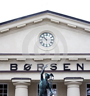 The Norwegian Stock Exchange with statue