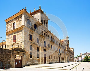 Nosa Senora da Antiga School - monumental school