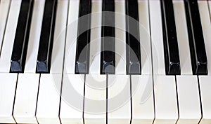 Note octave on ivory piano, horizontal