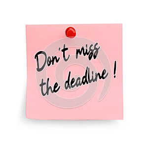 Note with reminder Don\'t Miss The Deadline attached to white wall