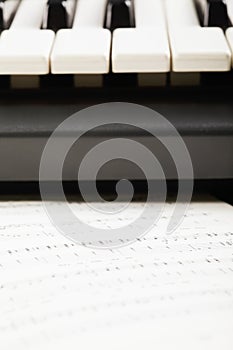 Notes and piano keyboard