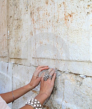 Notes in western wall