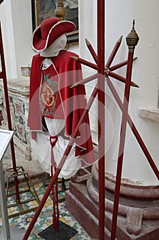 Noto - Abito rosso della confraternita nella Chiesa di Montevergine