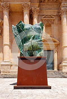 Statue by Igor Mitoraj