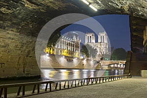 París catedral por la noche Francia 