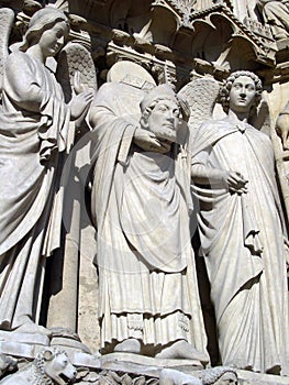 Notre Dame headless statue photo