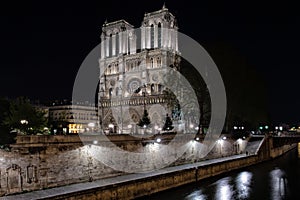 Notre dame paris night view