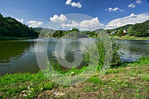 Jezero Tajch Nová Baňa v létě