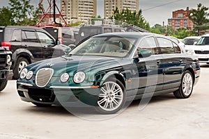 Brightly green Jaguar S-type 2007 front view