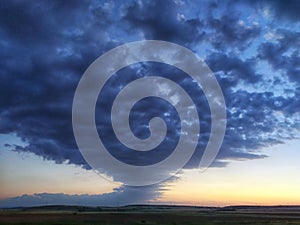 Nube sobre los campos con forma de tornado photo