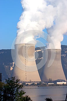 Nuclear cooling towers
