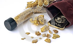 Nuggets and gold bullion