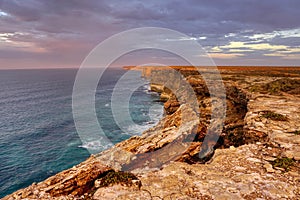 Nullarbor-Plains South-Australia, cliffs breaking