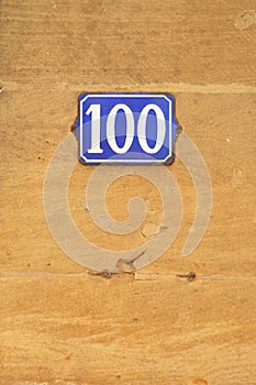 Número 100 