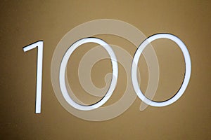 Número 100 