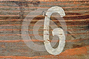 Číslo šest dřevo 