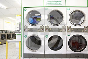 Number of white and gray washing machines