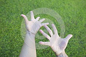 Numbness of hands and fingers, cramping muscle photo