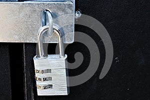 Numerical code padlock