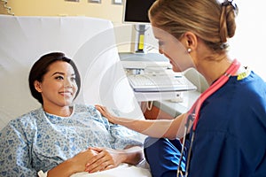 Nurse Talking To Female Patient On Ward