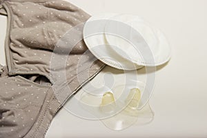 Nursing bra for mothers and Silicon nipples. moms bra with new disposable breast pad. Prevents the flow of milk on the clothes, it