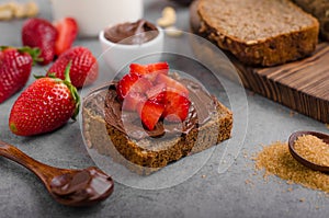 Nutella spread with wholegrain bread