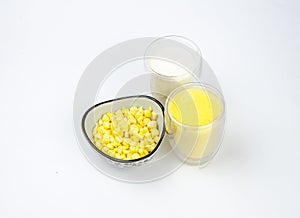 Nutrition foodï¼š milkï¼ŒCorn juice and corn raw m