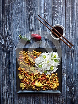 Nutty roasted romanesco curry. Top view