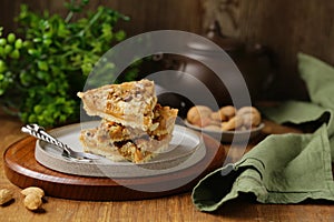 Nutty tart cake with almonds