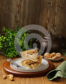 Nutty tart cake with almonds