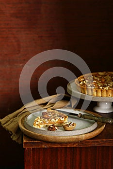 Nutty tart cake with almonds