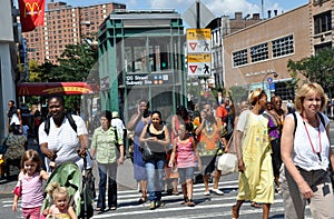 NYC: People on West 125th Street