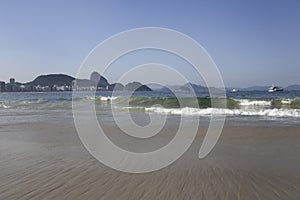 O Mar de Copacabana, suas ondas