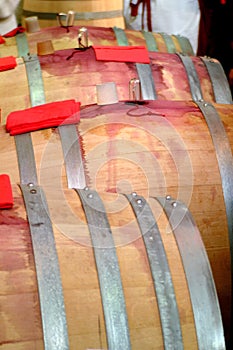 Oak barrels for red wine ageing