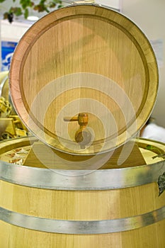 Oak flanks for wine.