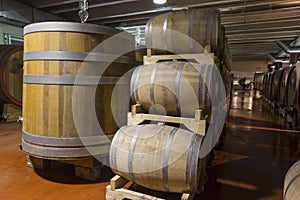 Oak wood wine tank