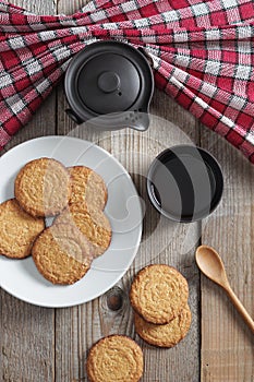 Oat cookies and tea