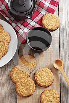 Oat cookies and tea