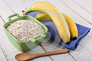 Oat flakes in bowl with banana