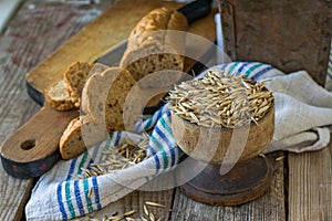 Oat grain bread with oats and linen