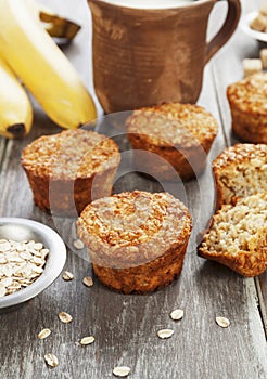 Oat muffins with banana