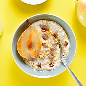 Oatmeal with caramelized pear and walnut